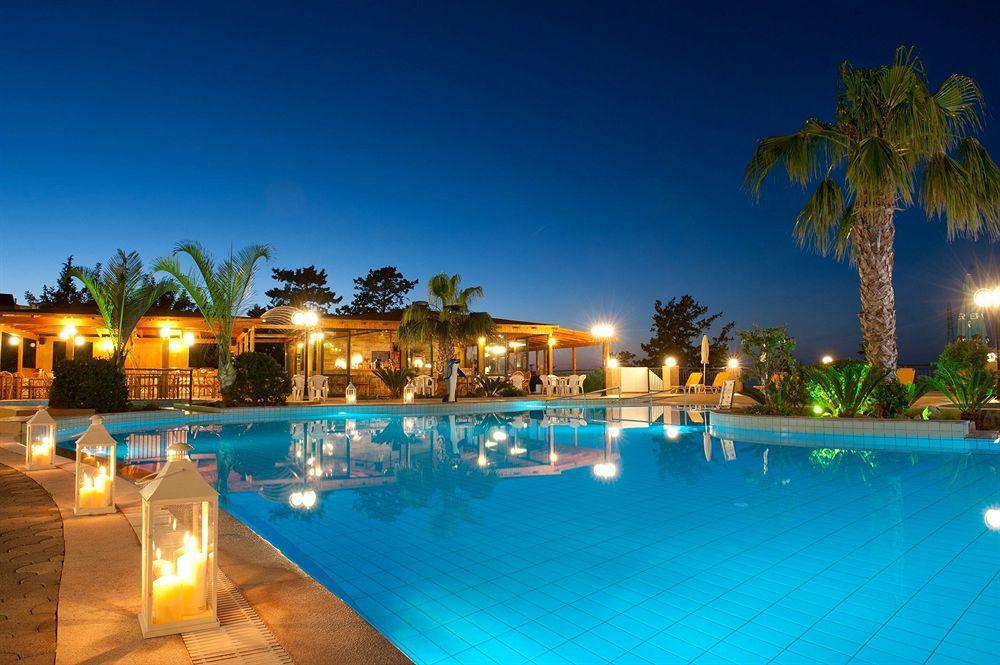 Asterias Village Hotel apartamentowy 4*