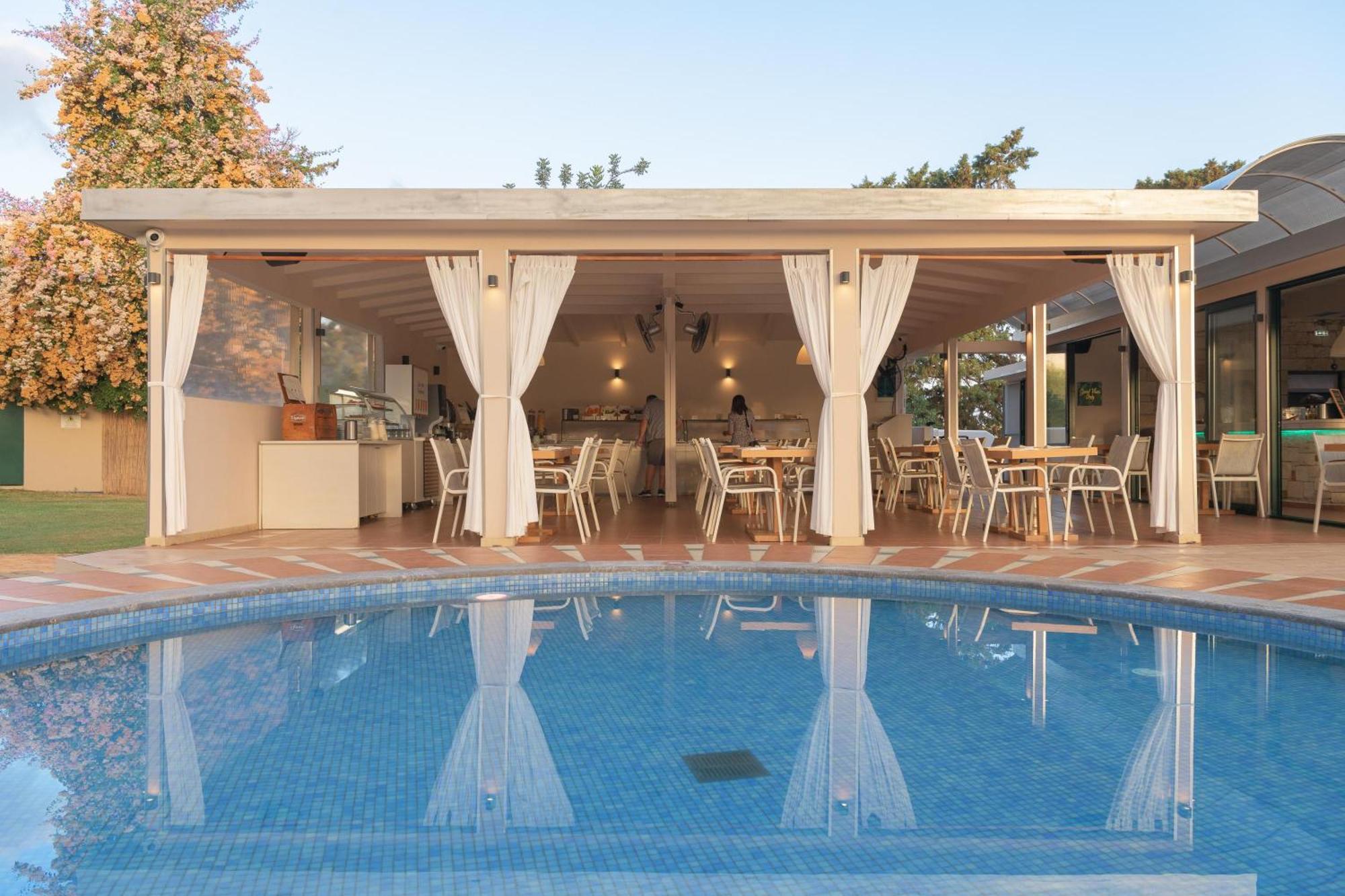 Hotel apartamentowy Asterias Village 4*